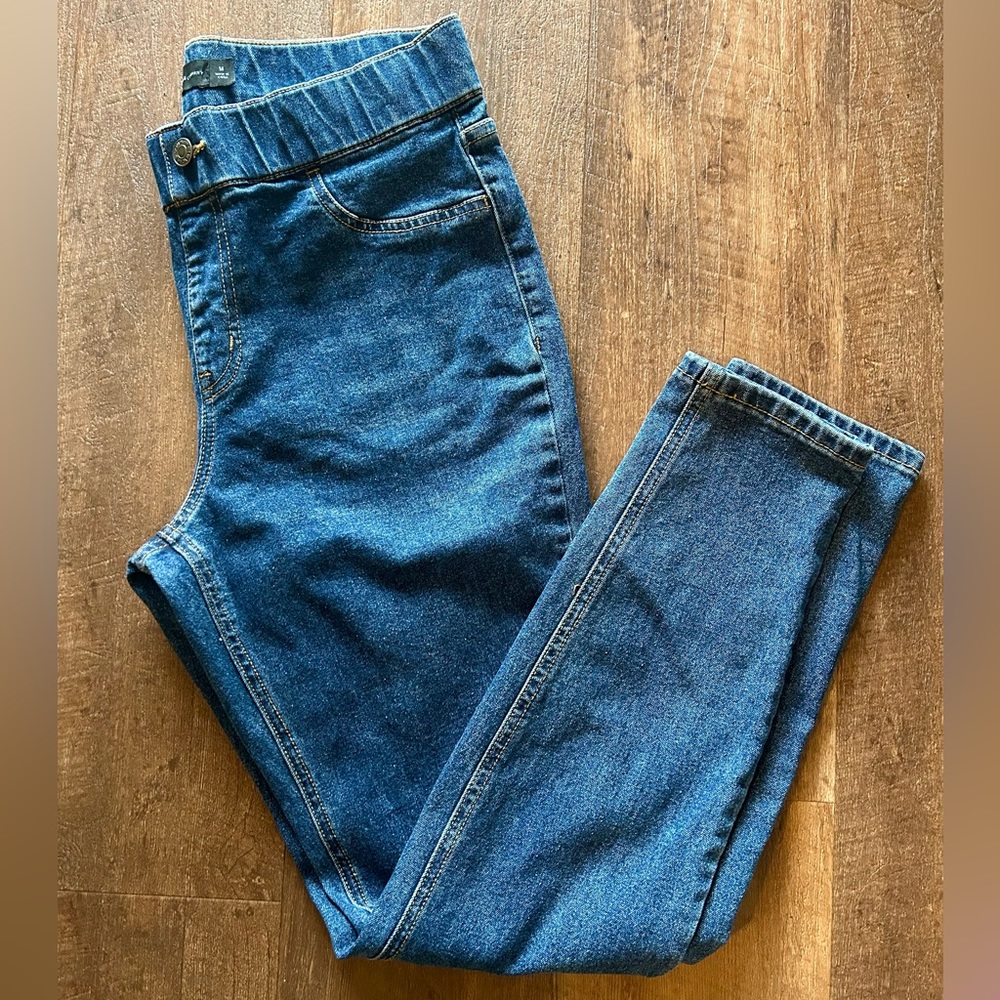 New York & Co women’s pull-on stretch skinny jeans. Worn once. Sz M